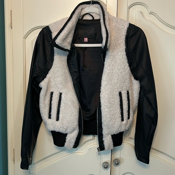 Blank NYC Sherpa and leather jacket. NWOT. Girls Size XL - Picture 2 of 7